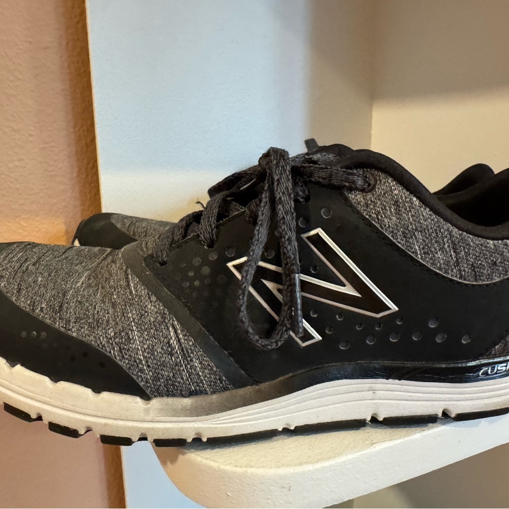 New Balance Women’s Gray and Black Athletic Running Casual Trainer Shoes 7.5 EUC